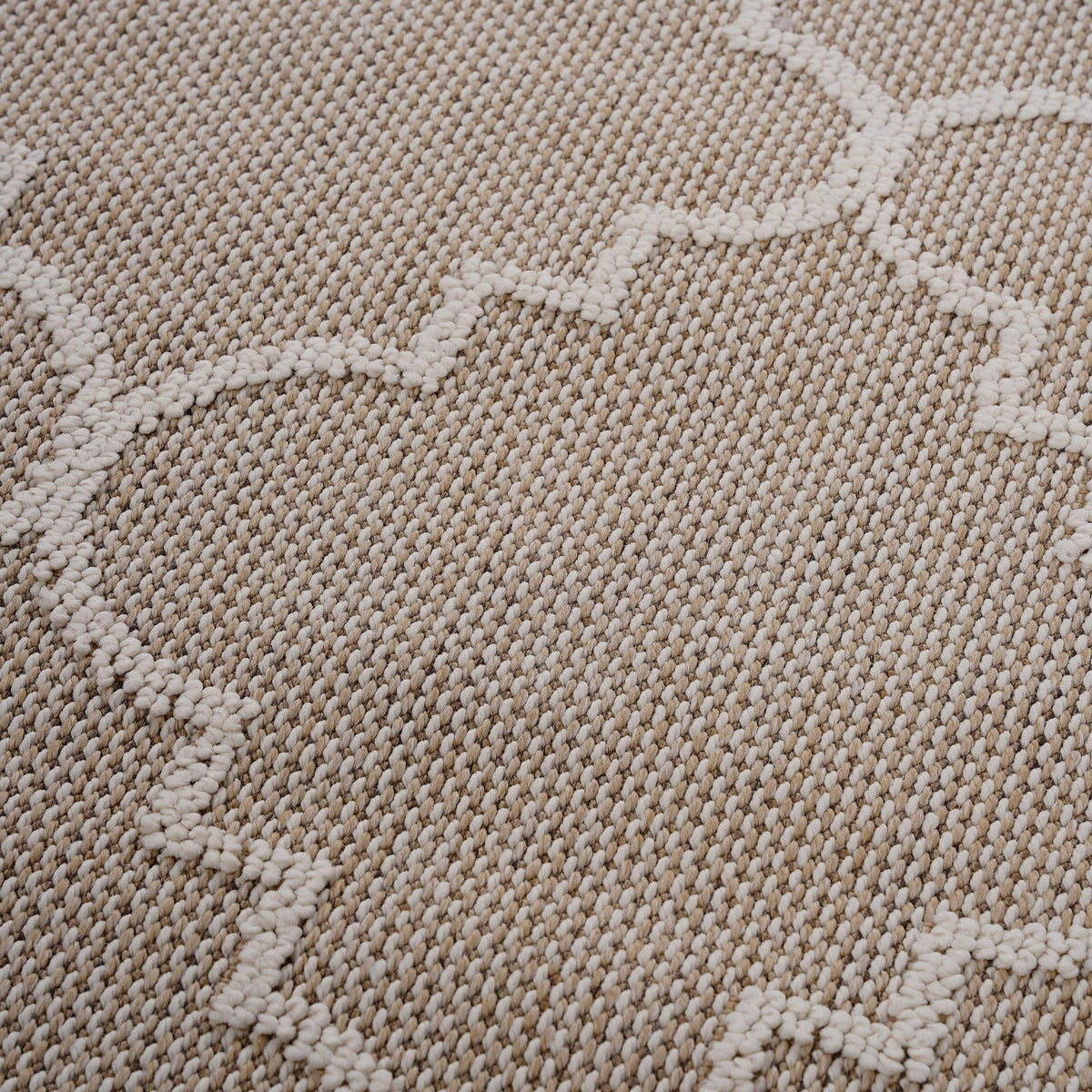 NAAR Guros Collection 2X8 Ivory / Trellis Indoor / Outdoor Runner Rug