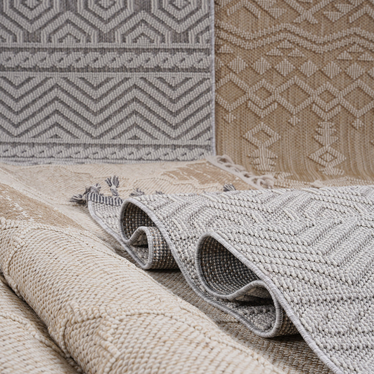 NAAR Guros Collection 2X8 White / Ivory / Medallion Indoor / Outdoor Runner Rug