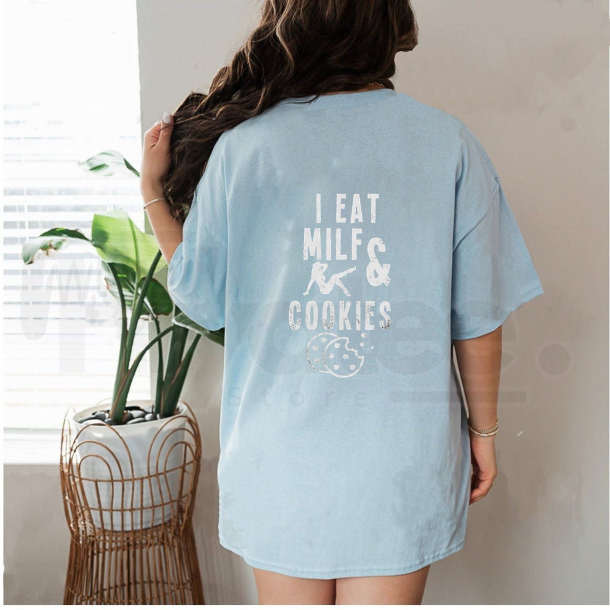 "I Eat Milf & Cookies" – Funny Innuendo Graphic T-Shirt