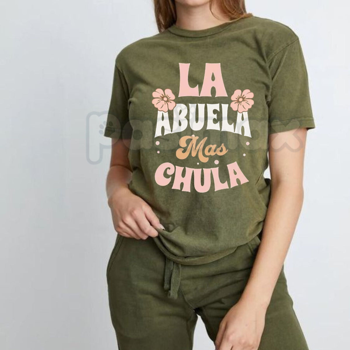 "La Abuela Más Chula" Spanish Graphic Tee – Premium 100% Cotton Grandmother Gift, Cute Floral Abuela Portrait Shirt, Soft Lived-In Heavyweight Latina Fashion, Made in USA