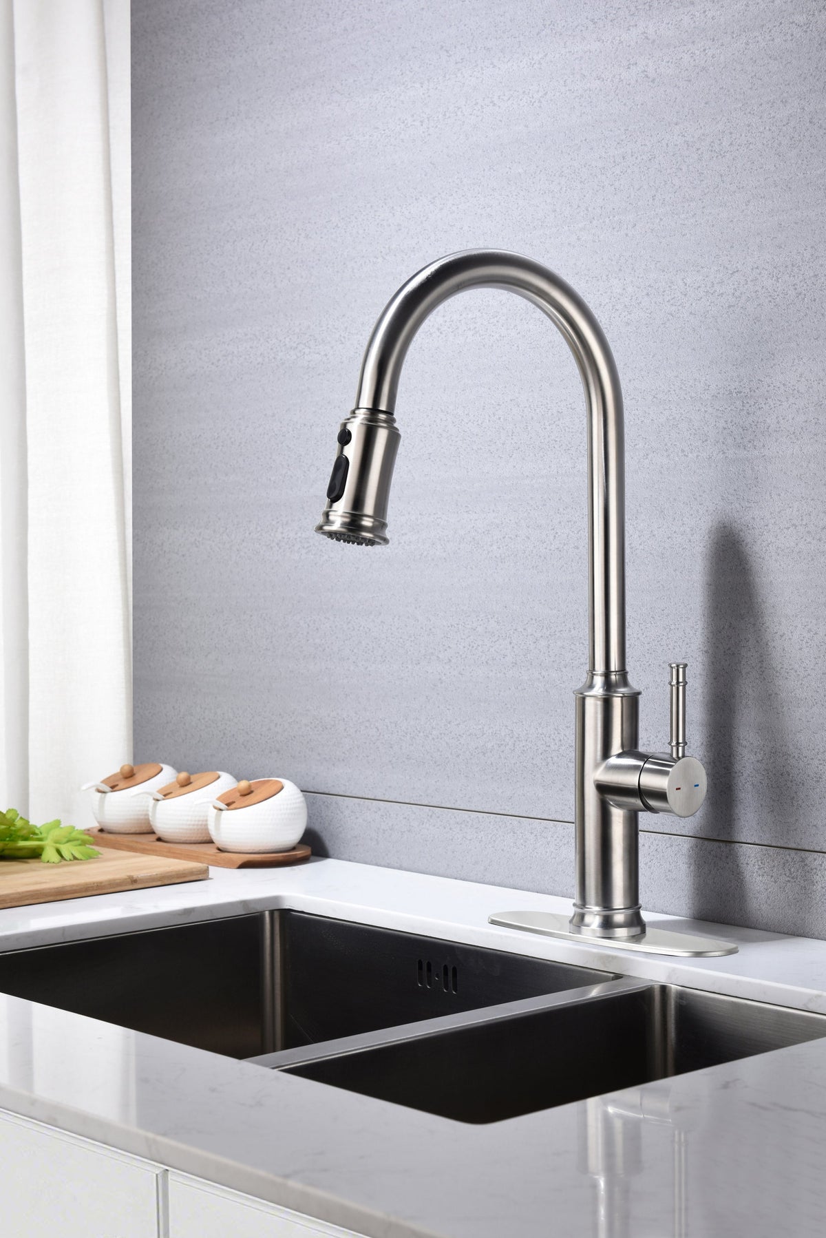 Kitchen Faucet with Pull Down Sprayer
