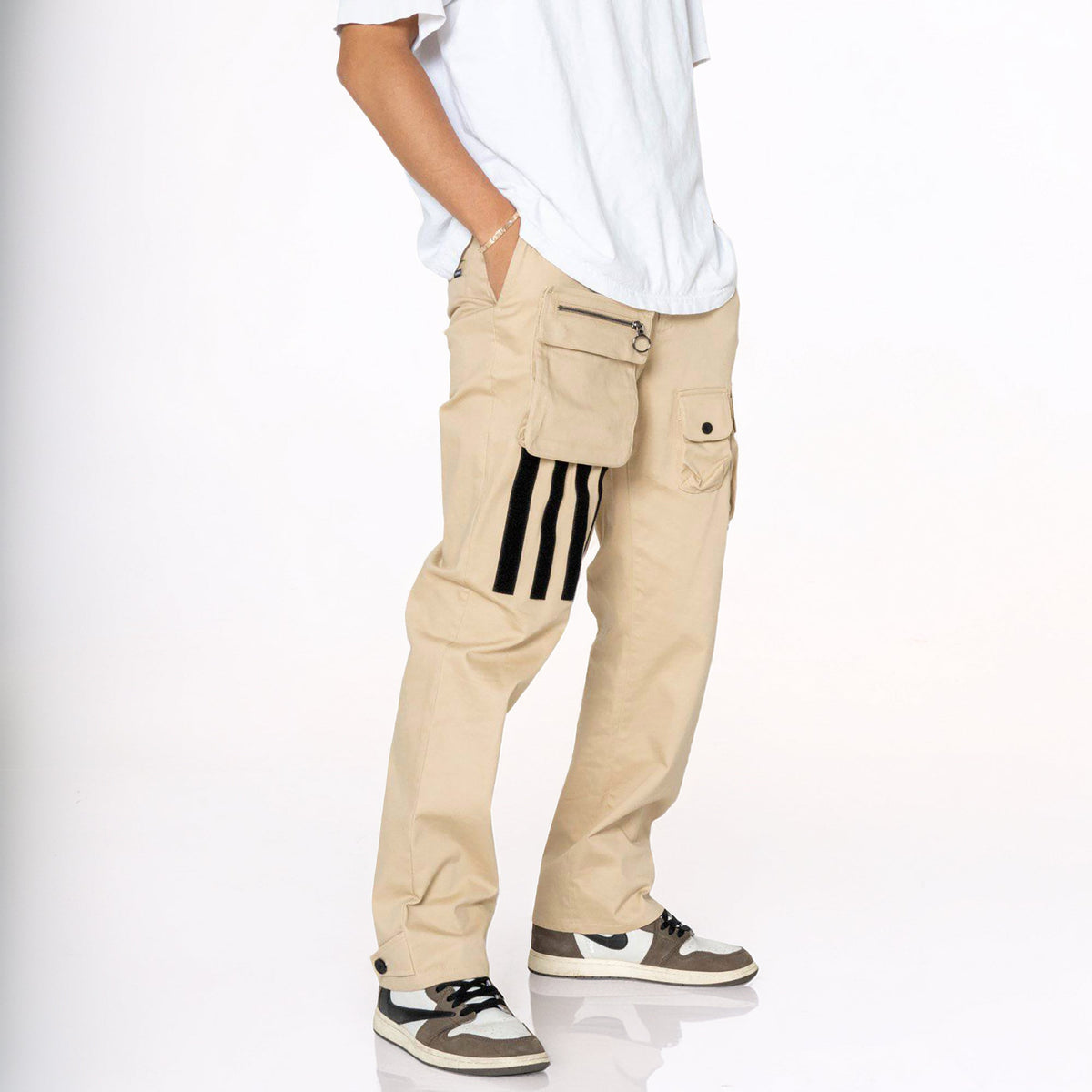 Konus Men's Cargo Pants with Removable Pocket in Khaki