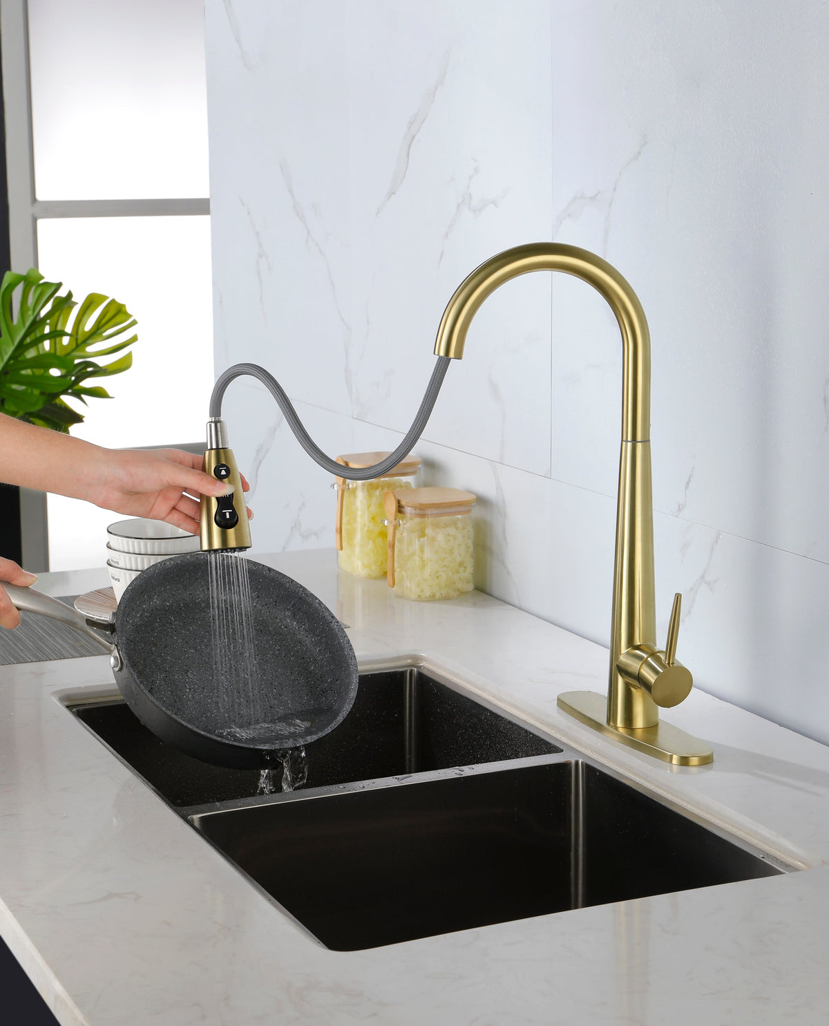 Single Handle Stainless Steel Kitchen Sink Faucet with Pull Down Sprayer