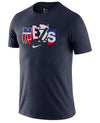 Nike NBA City Edition Essential Wordmark Collage T-Shirt (US Alpha Large Regular Regular Brooklyn Nets - Navy)