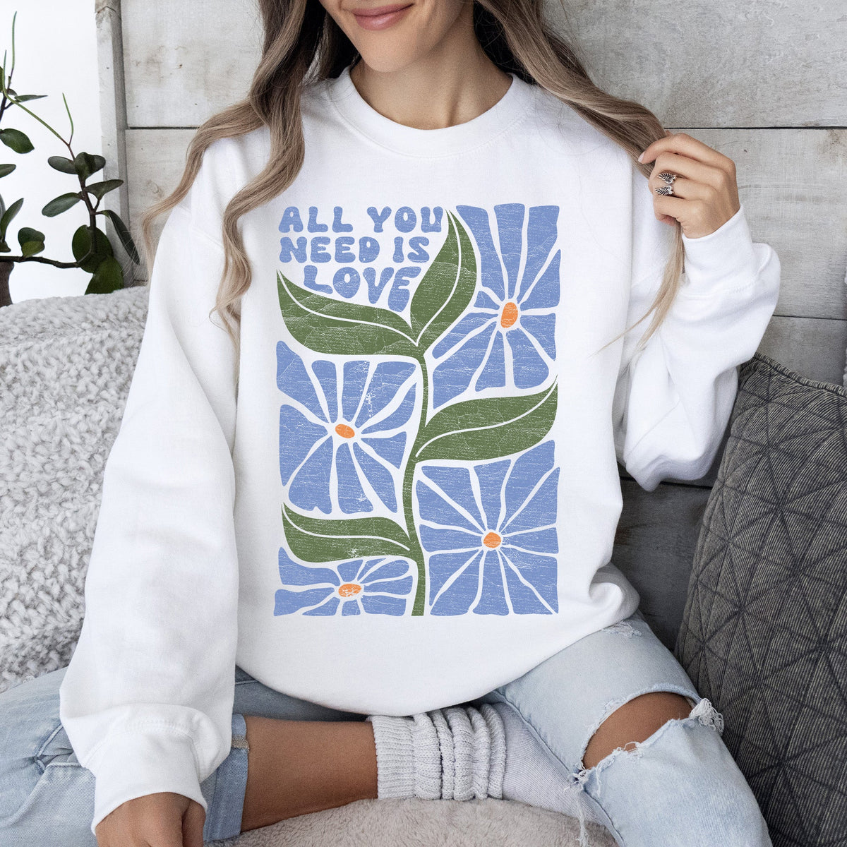 All You Need Is Love, Retro Flowers Vintage Floral Cozy Nostalgia Message Of Peace And Joy Sweatshirt