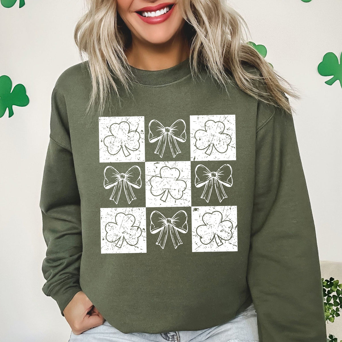 Checkered Retro Ribbon Bows St Patrick's Day Shamrock Clover Lucky Leprechaun Sweatshirt