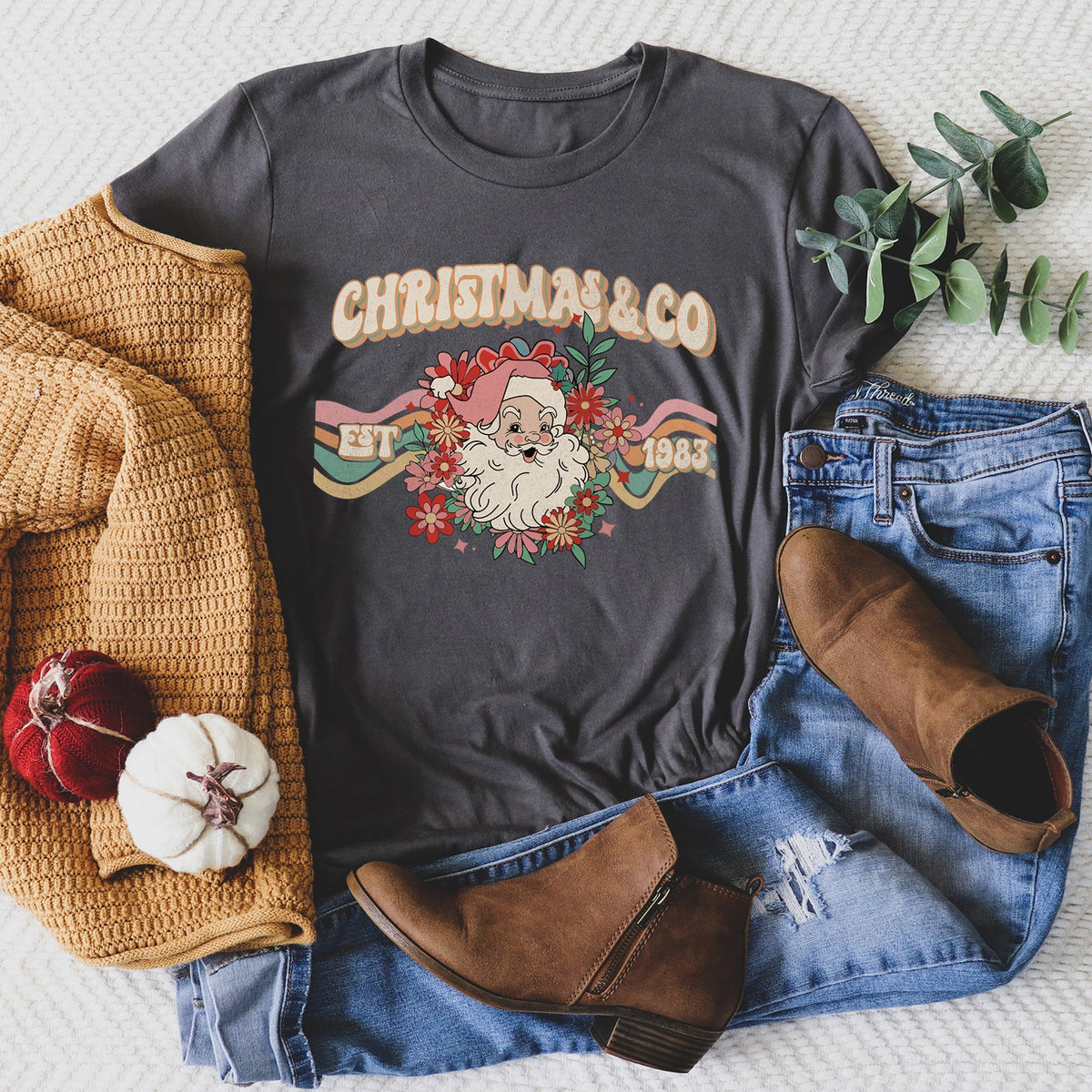Christmas And Co Santa Retro Vintage Holiday Nostalgic Classic Warm Heart Graphic Tee