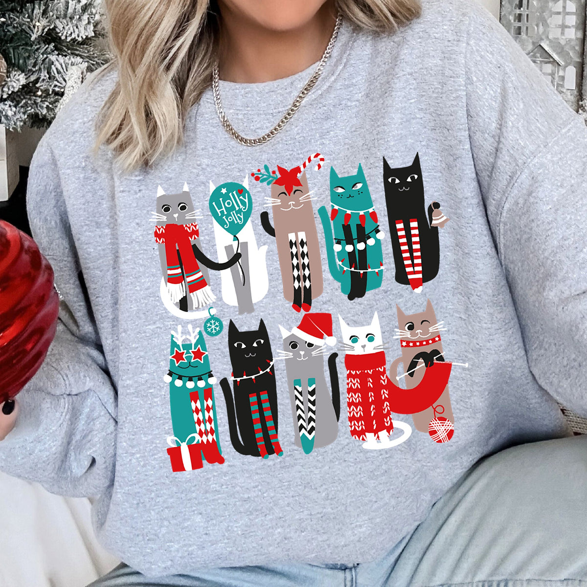 Christmas Cats Festive Feline Artwork For Cat Lovers With Cozy Holiday Spirit Sweatshirt