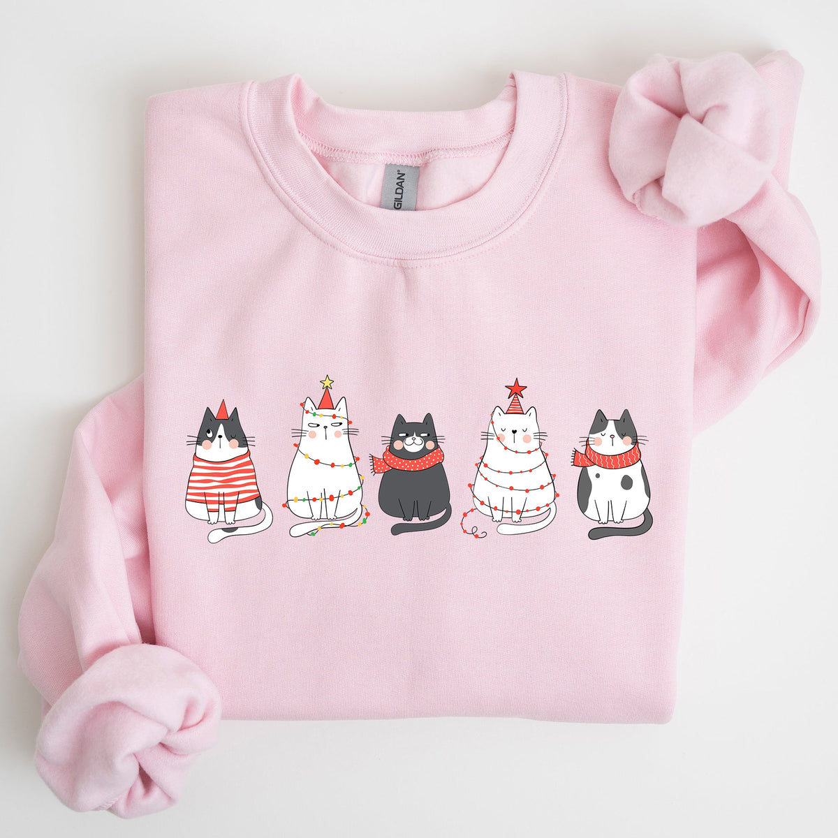 Charming Christmas Cats And Kitties Celebrating With Santa In A Snowy Xmas Scene Sweatshirt