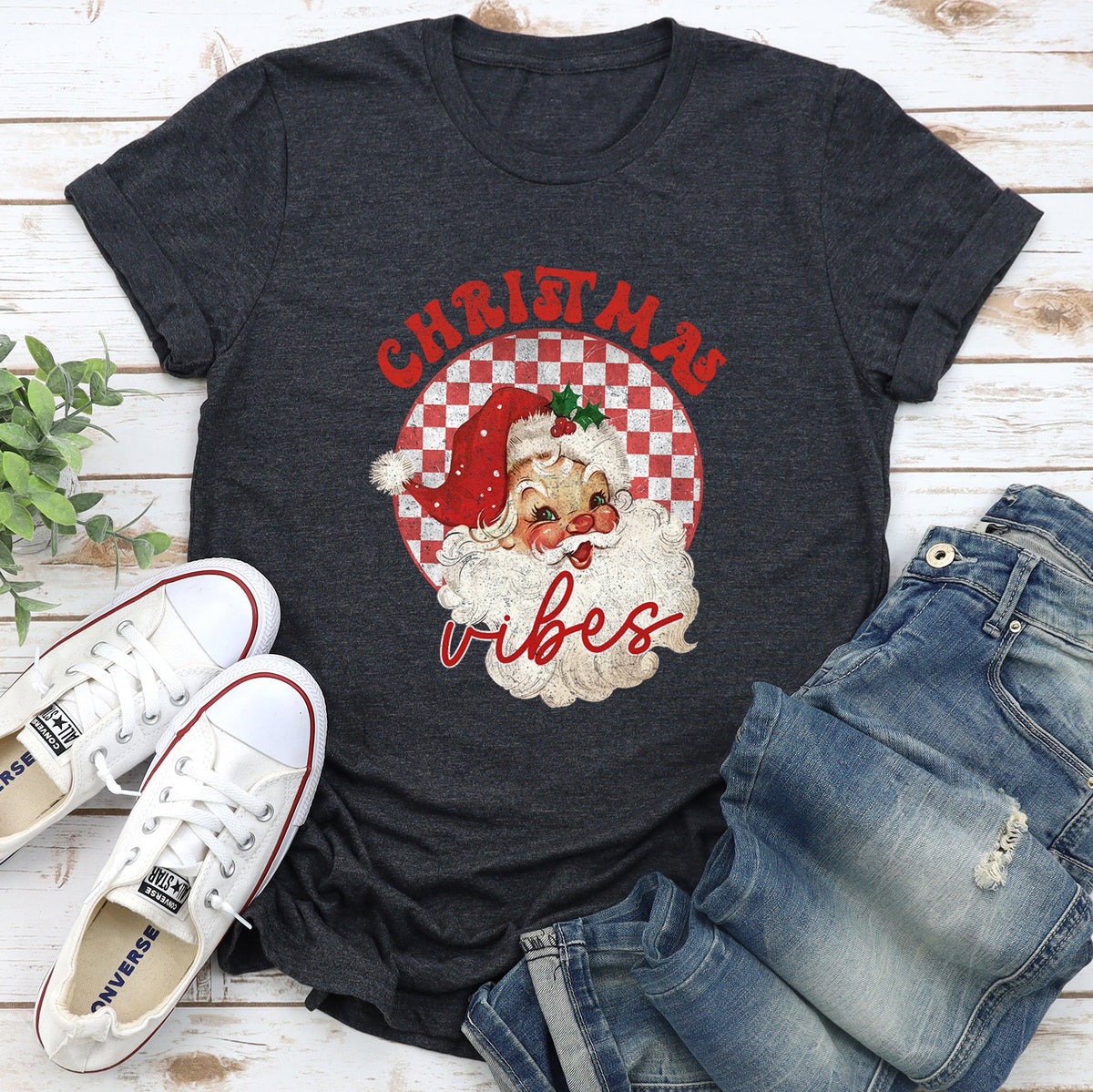 Christmas Vibes, Retro Santa Vintage Christmas Cheer Illustration Festive Nostalgia Graphic Tee