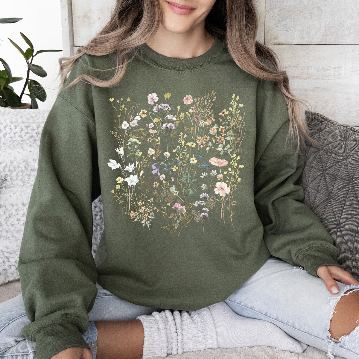 Delicate Wildflowers Forest Meadow Pressed Flowers Floral Collection Edition Sweatshirt