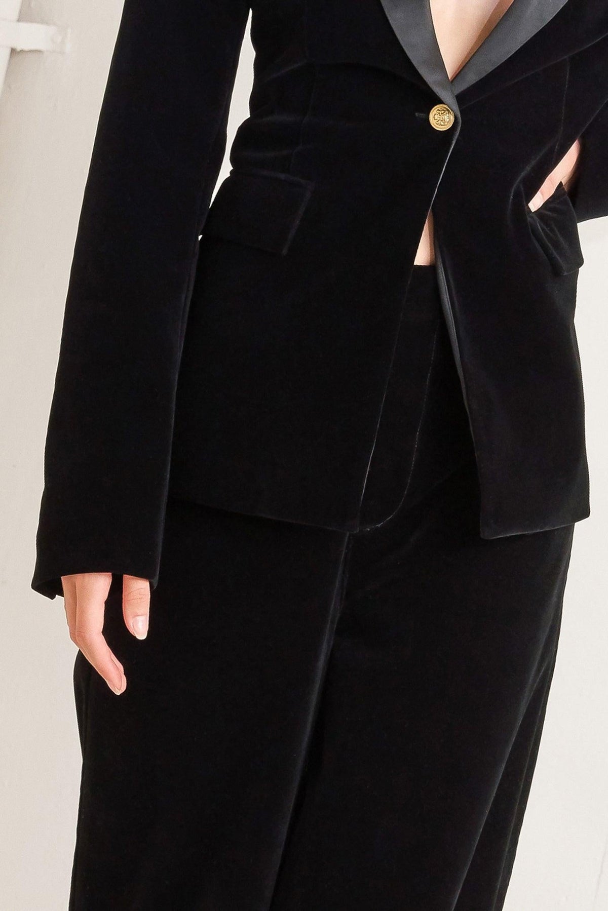 MIDNIGHT TUX WOVEN VELVET BLAZER