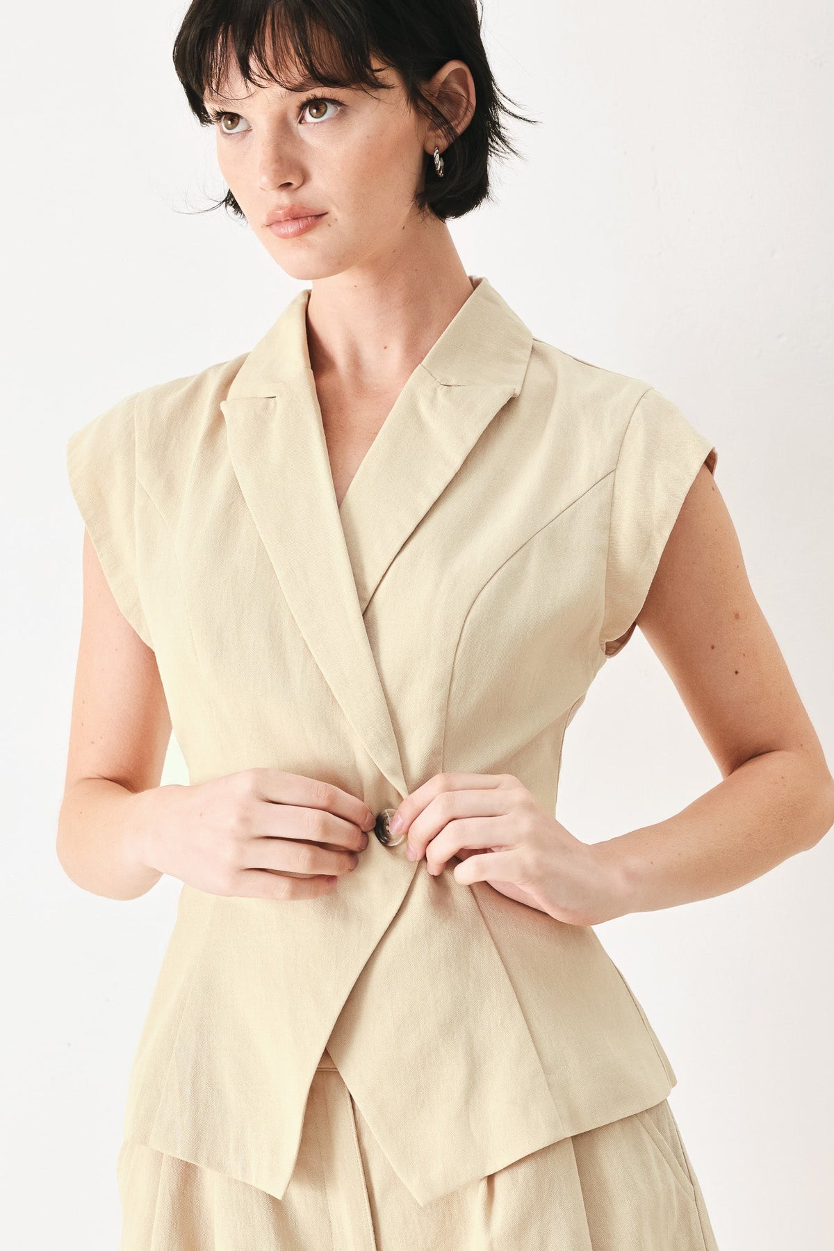 DESERT MINIMAL WOVEN VEST