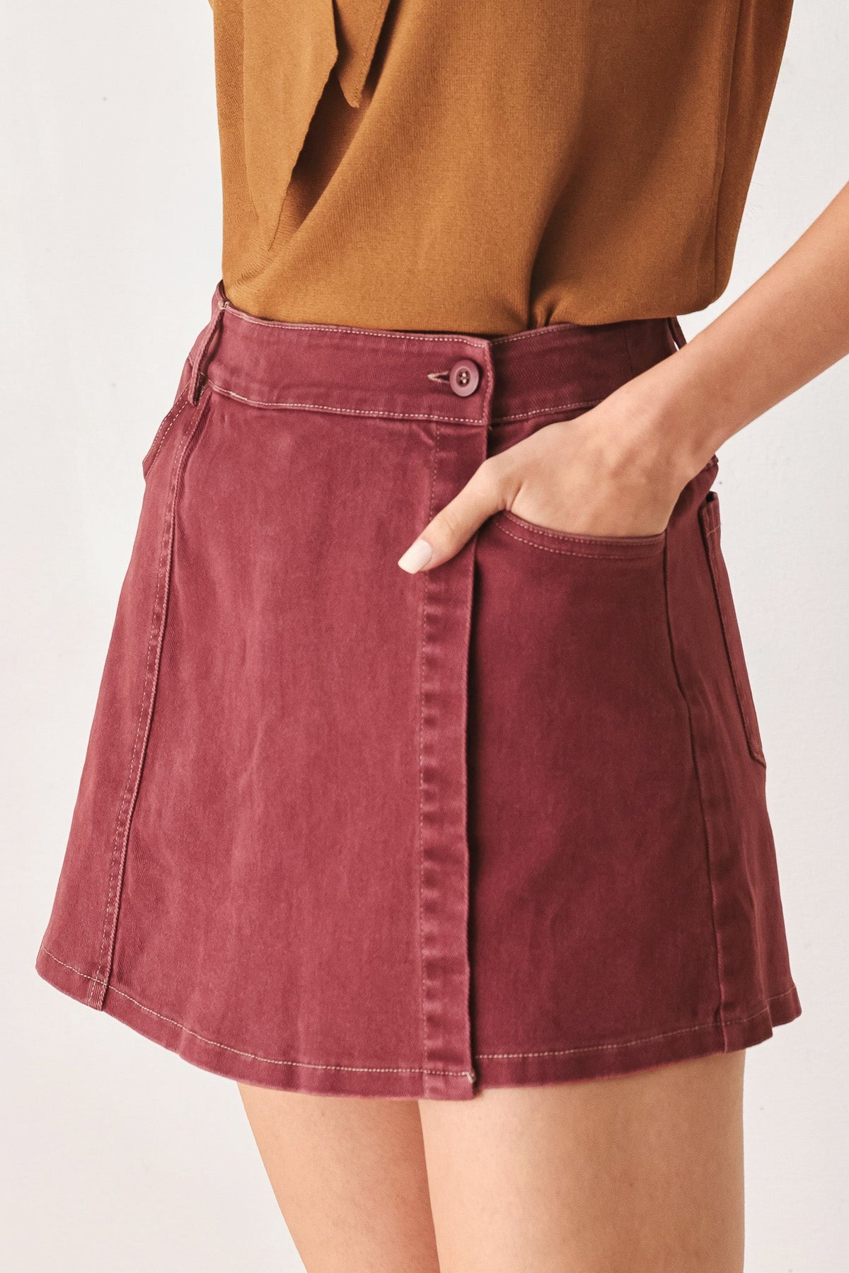 WILD RASPBERRY WOVEN SKORT