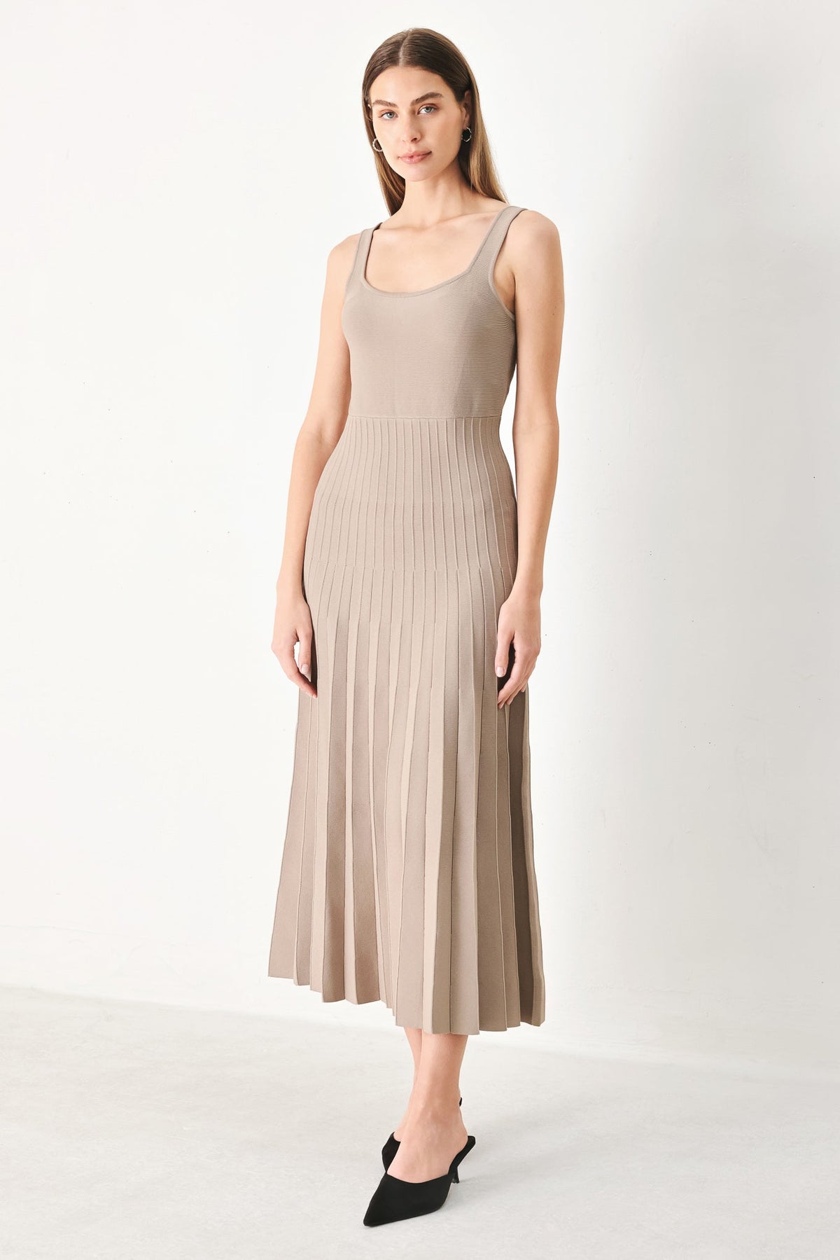 MONO FORM SWEATER KNIT MIDI DRESS