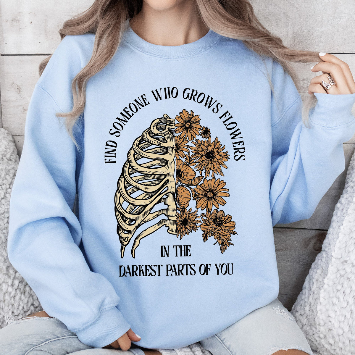 Find Someone Who Grows Flowers Skeleton Cowgirl Floral Western Skeleton Art Design Sweatshirt