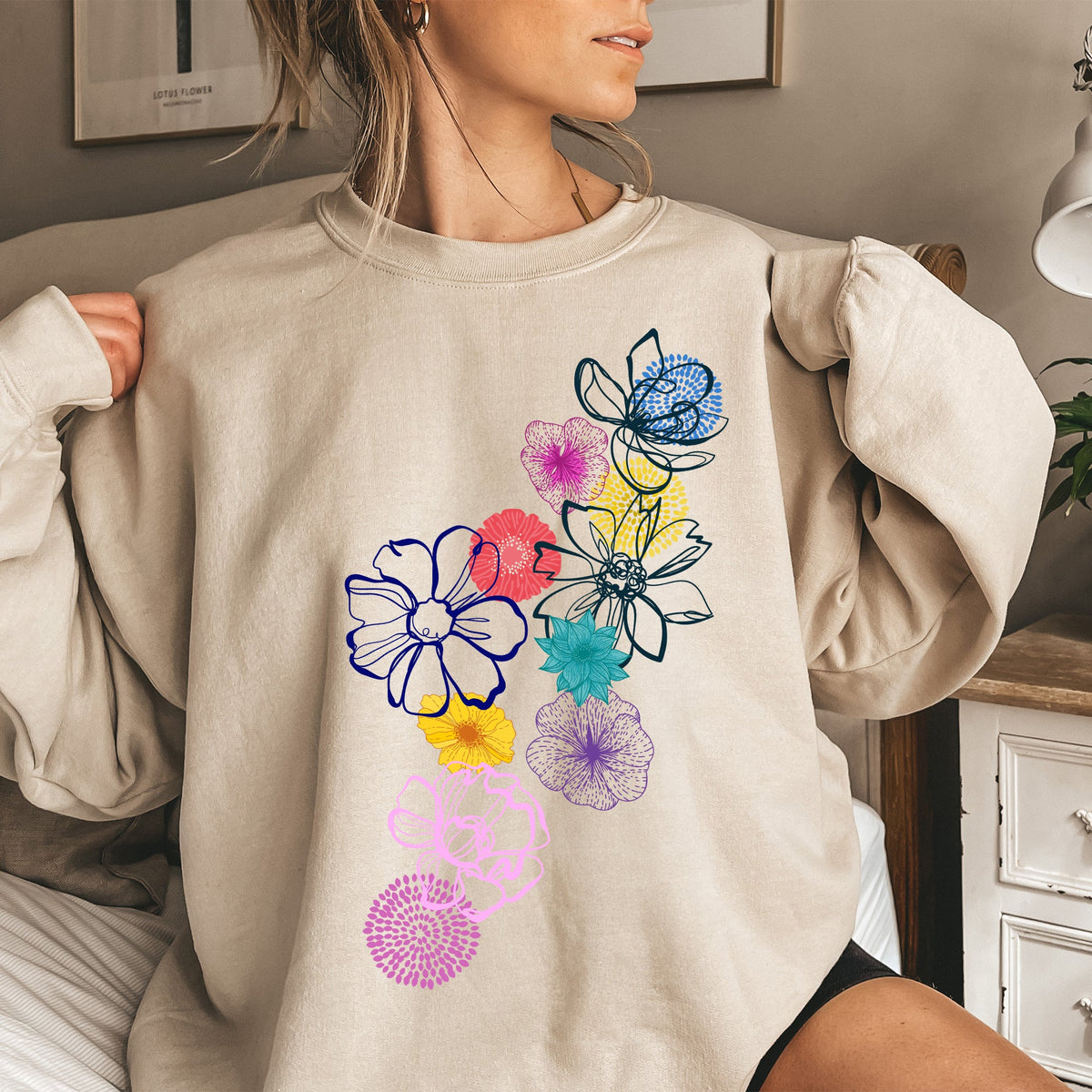 Floral Outlines With Leaves And Flowers In Colorful Graphic Design For Everyday Wear Sweatshirt