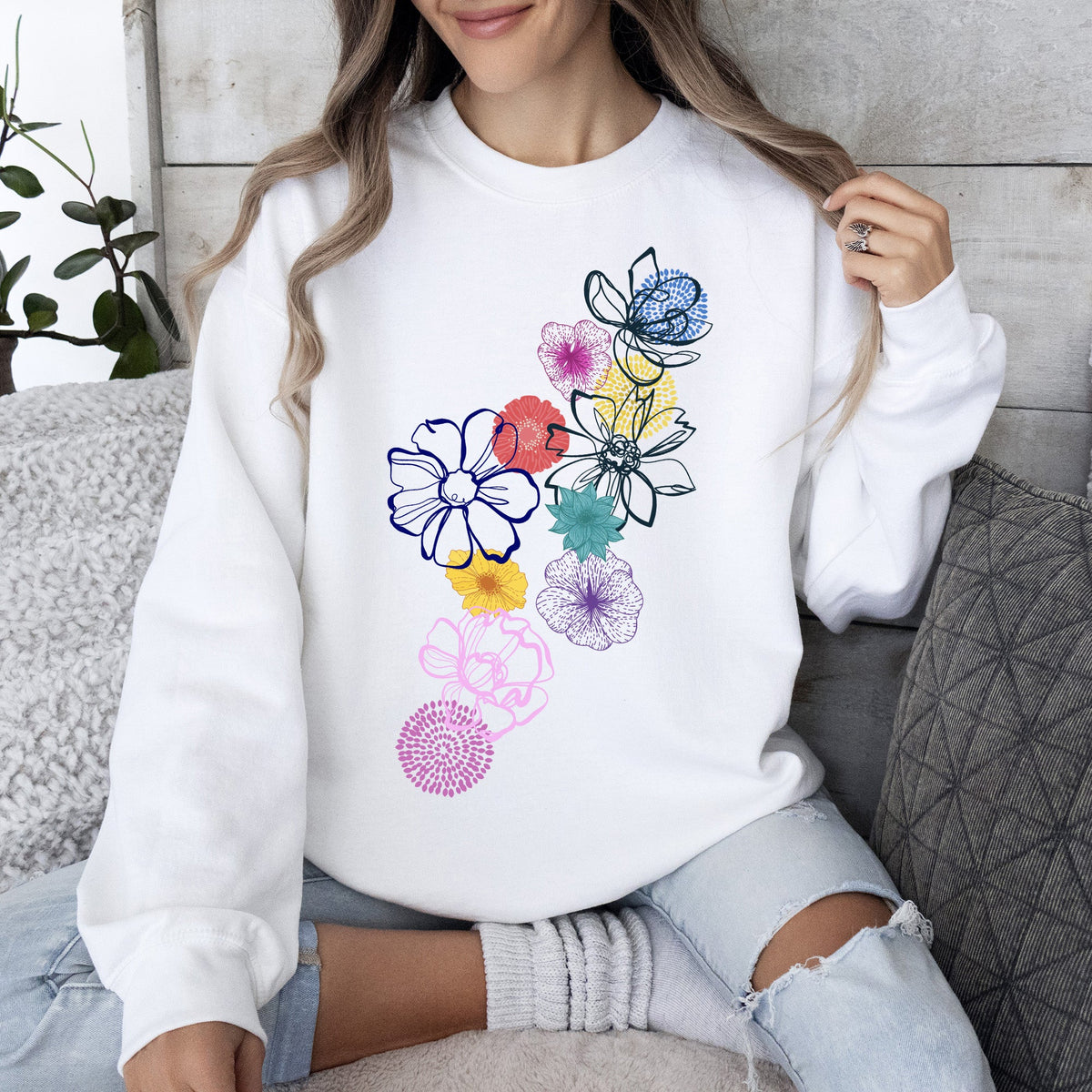 Floral Outlines With Leaves And Flowers In Colorful Graphic Design For Everyday Wear Sweatshirt