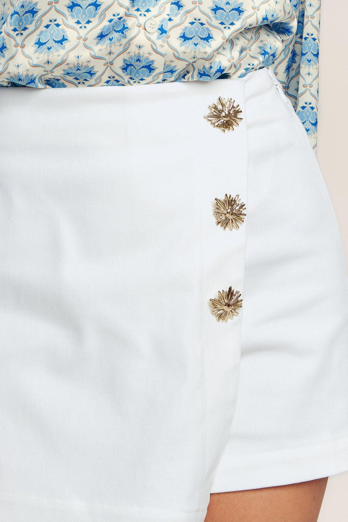THE DETAILS MAKE IT WOVEN SKORT