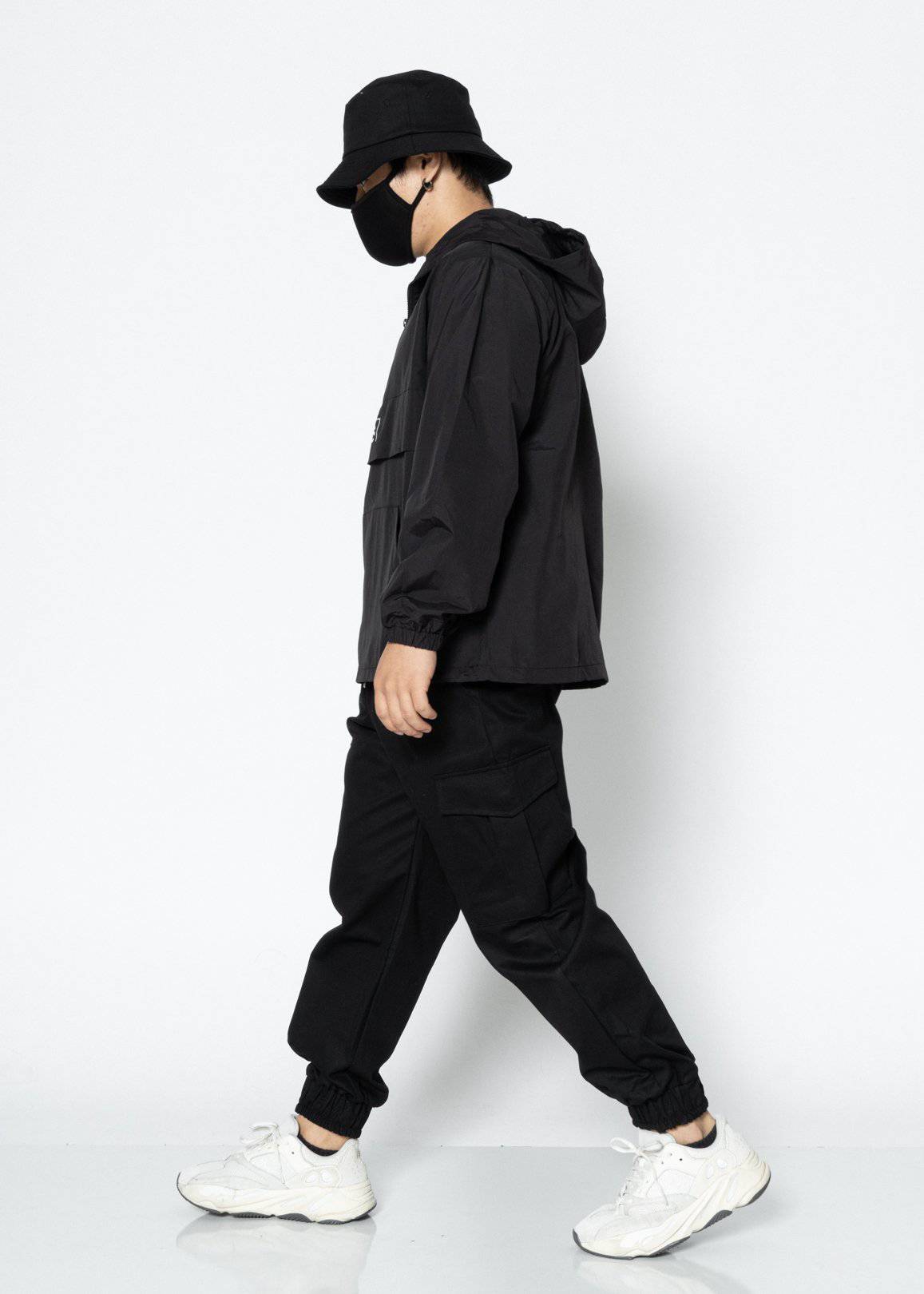 Konus Men's Essential Logo Anorak in Black