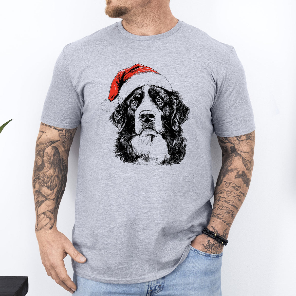 Bernese Mountain Santa Dog Christmas Dog Lover Portrait Holiday Design Comfort Colors Tee