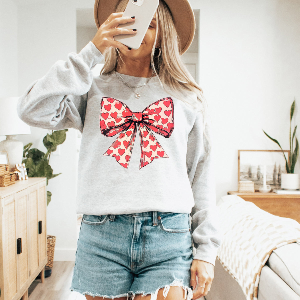 Vintage Bow Hearts Coquette Valentine's Day Love Romantic Artwork Graphic Sweatshirt
