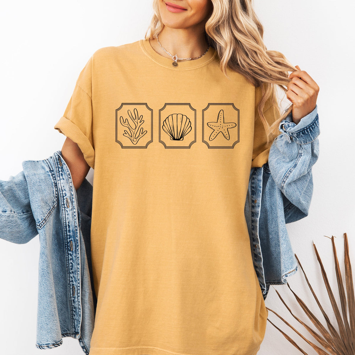 Minimalist Sea Life, Seashells, Summer, Beach Coastal Print Design Comfort Colors Tee