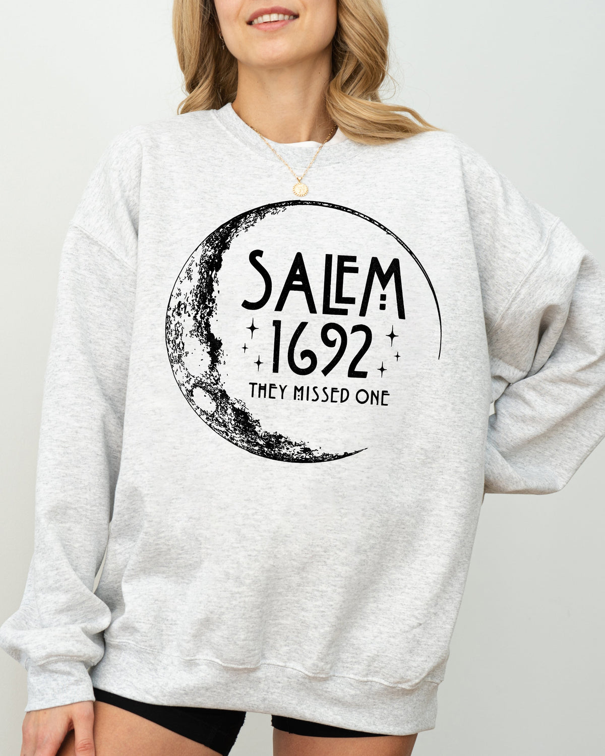 Salem 1692 Skeleton Funny Spooky Witch Aesthetic Halloween Meme Costume Sweatshirt