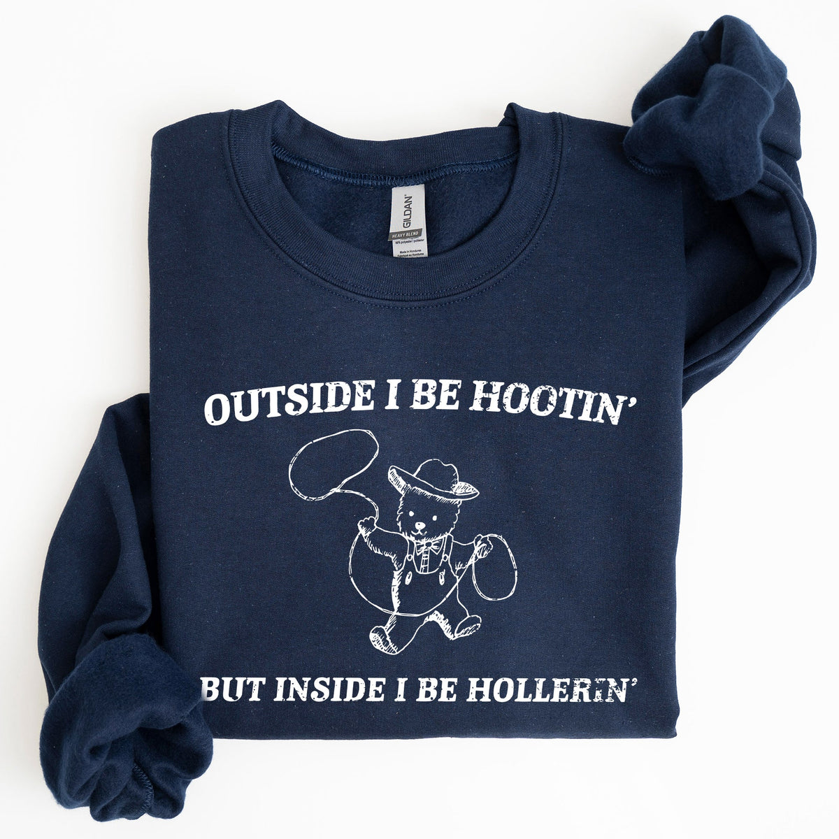 Outside I Bee Hootin, Inside I Be Hollerin, Bear, Funny, Aesthetic Cozy Sweatshirt