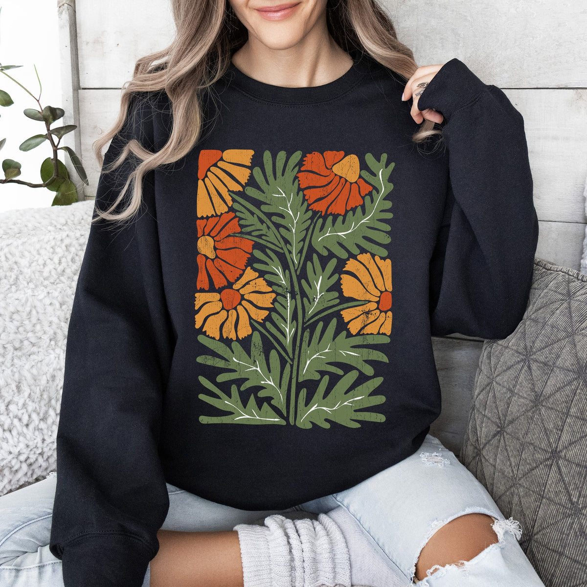 Retro Daisy Design Vintage Floral Garden Theme Botanical Illustration Textured Motif Sweatshirt
