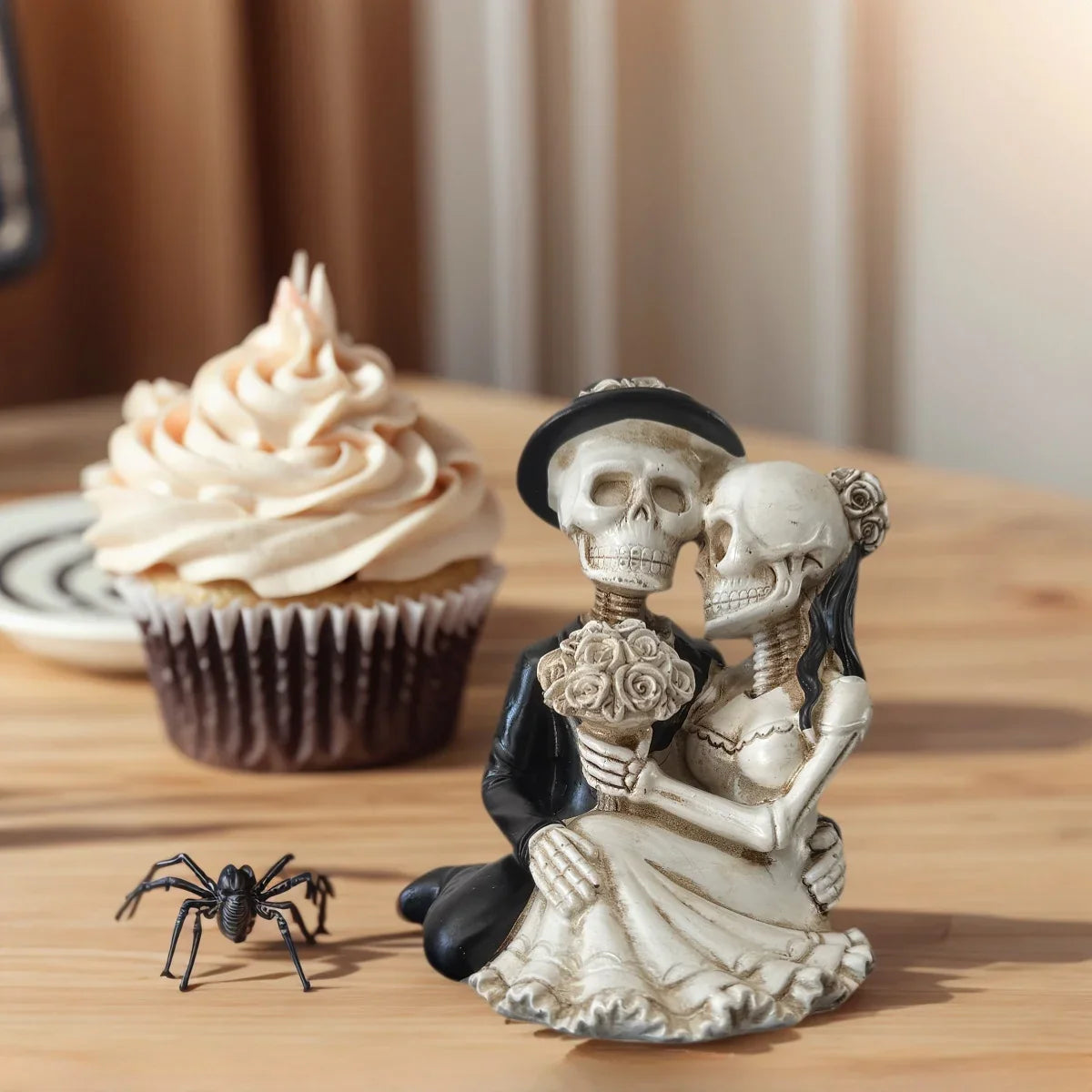 1 Piece Skull Couple Decoration - Gothic Romantic Resin Art Decoration, Halloween Decoration, Unique Home and Escape Room Display Decoration.