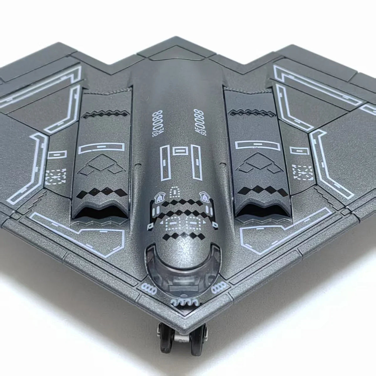 B-2 SPIRIT 1/200 Scale Assembly Plastic Model airplane (including base)  Home placement, collection and decoration  Gift