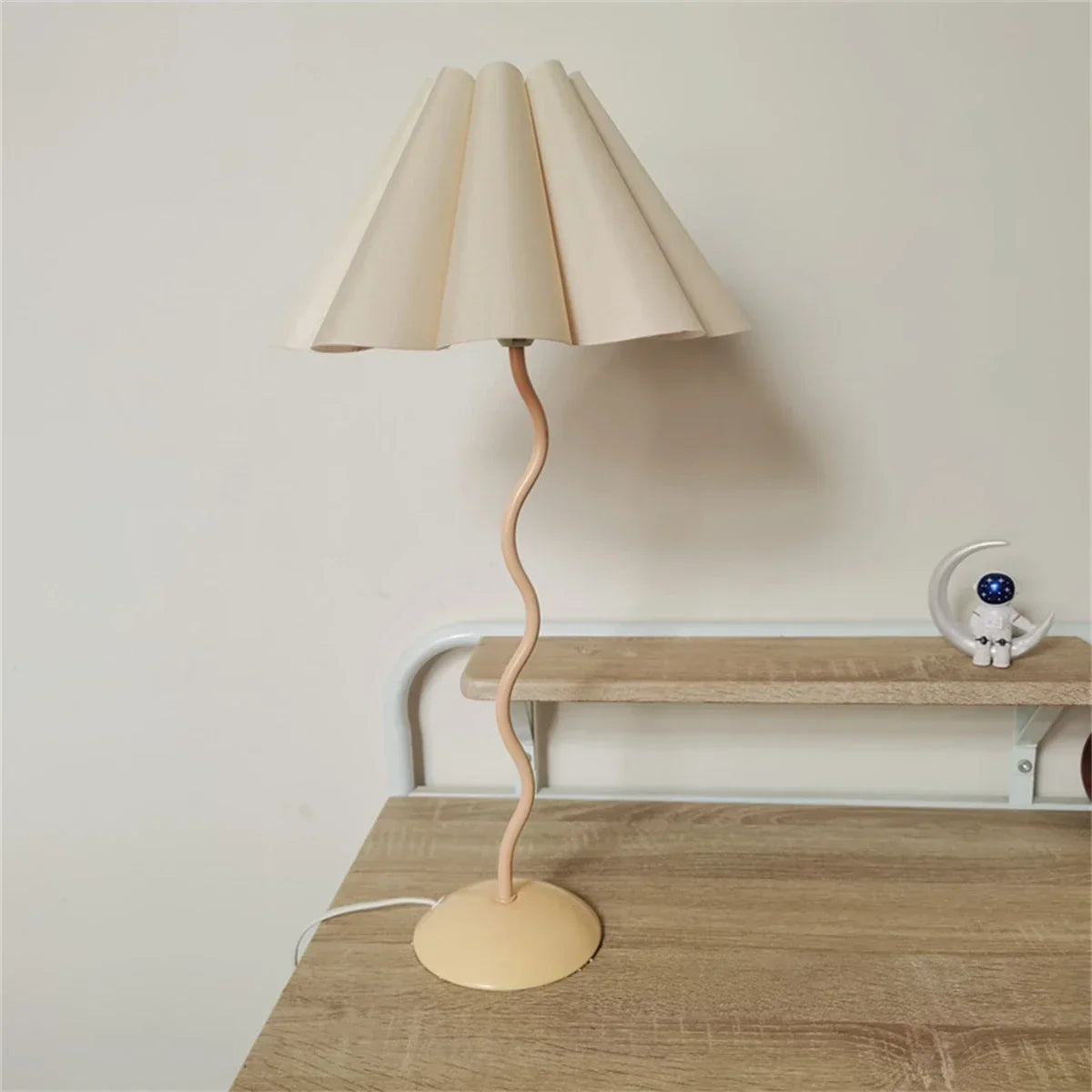 Table Lamp ins Retro Pleated Umbrella Nordic Medieval Korean Master Bedroom Bedside Lamp Swing Iron Art Drop Shipping