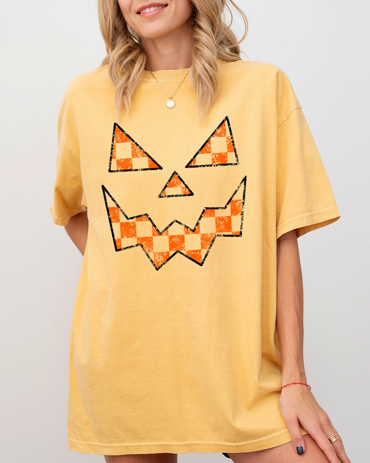 Spooky Jack-O-Lantern Retro Halloween Checkered Pumpkin Scene Comfort Colors Tee