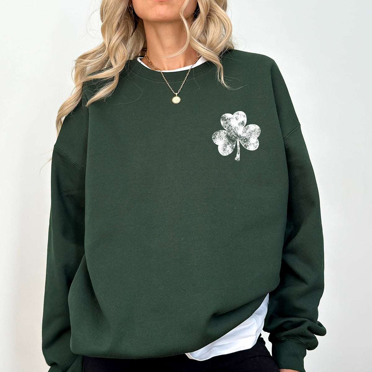 Vintage Shamrock Pocket Print St Patrick's Day Irish Luck Heritage Celtic Emblem For Everyday Wear Sweatshirt