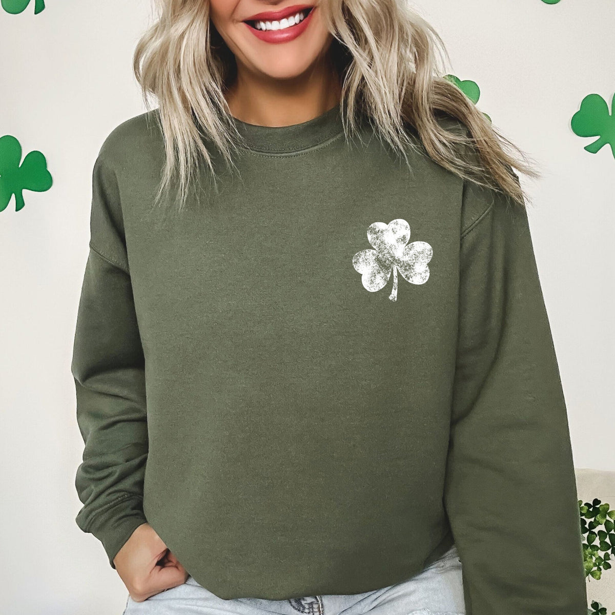 Vintage Shamrock Pocket Print St Patrick's Day Irish Luck Heritage Celtic Emblem For Everyday Wear Sweatshirt