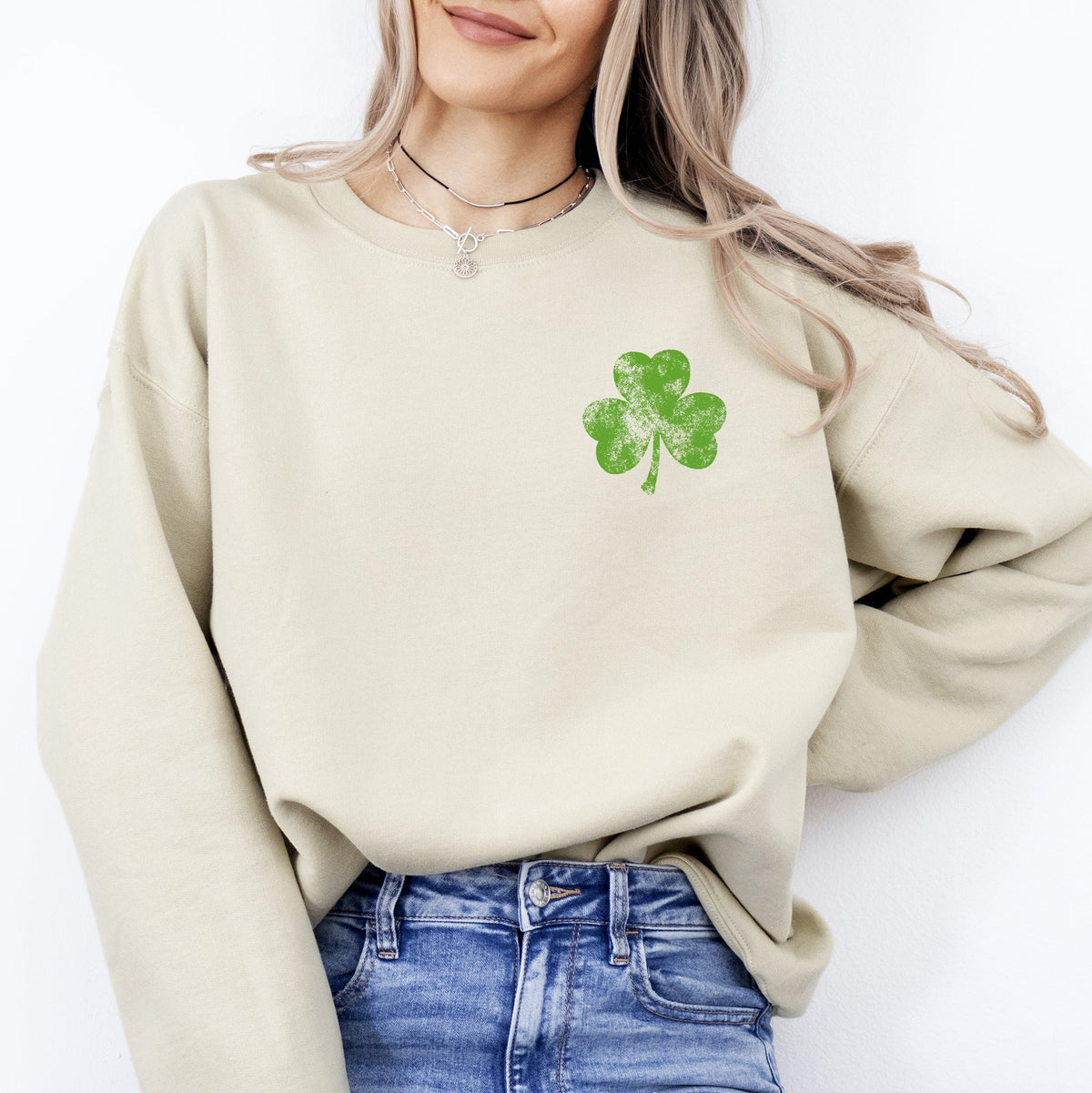 Vintage Shamrock Pocket Print St Patrick's Day Irish Luck Heritage Celtic Emblem For Everyday Wear Sweatshirt