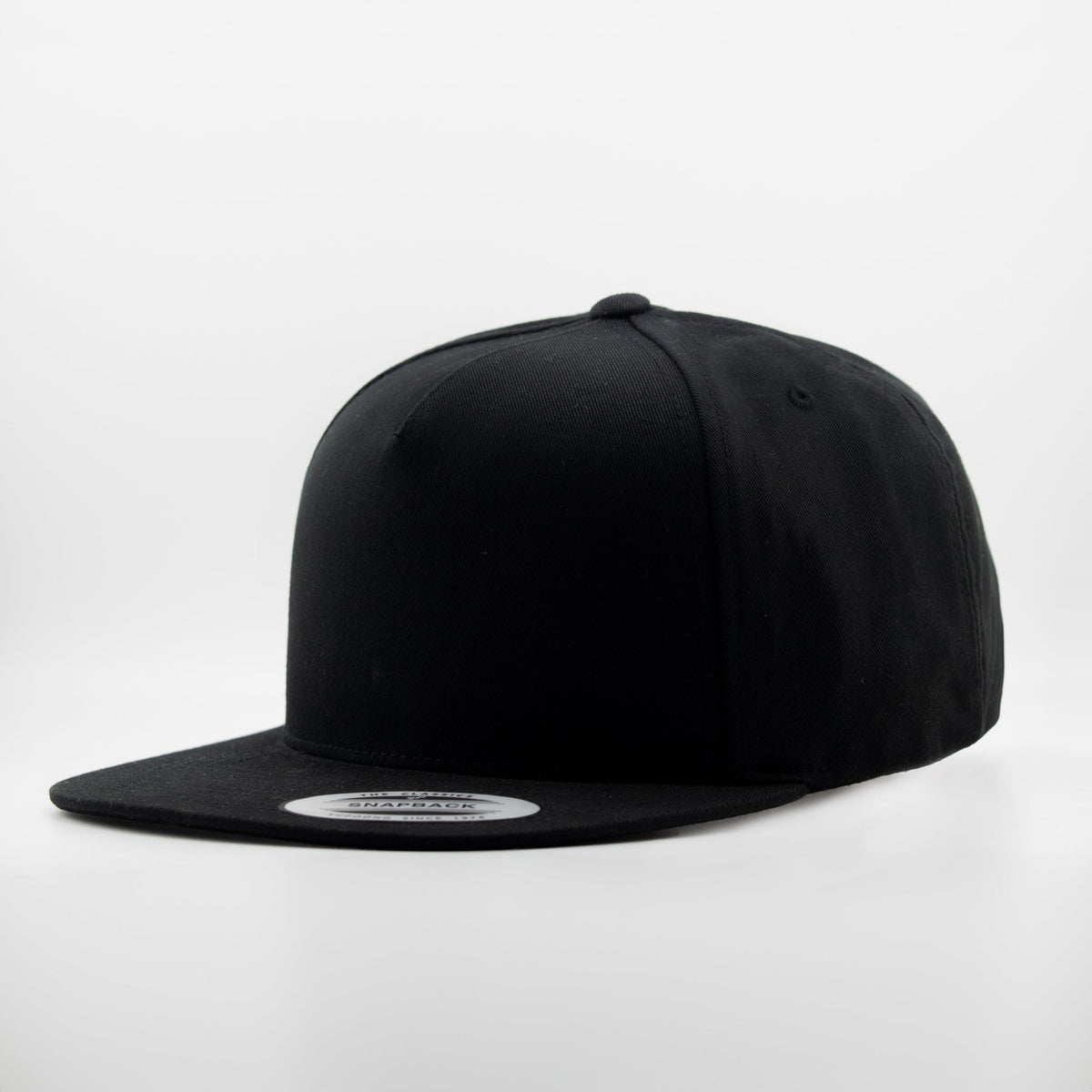 Konus Men's Snapback With Minimal Embroidery