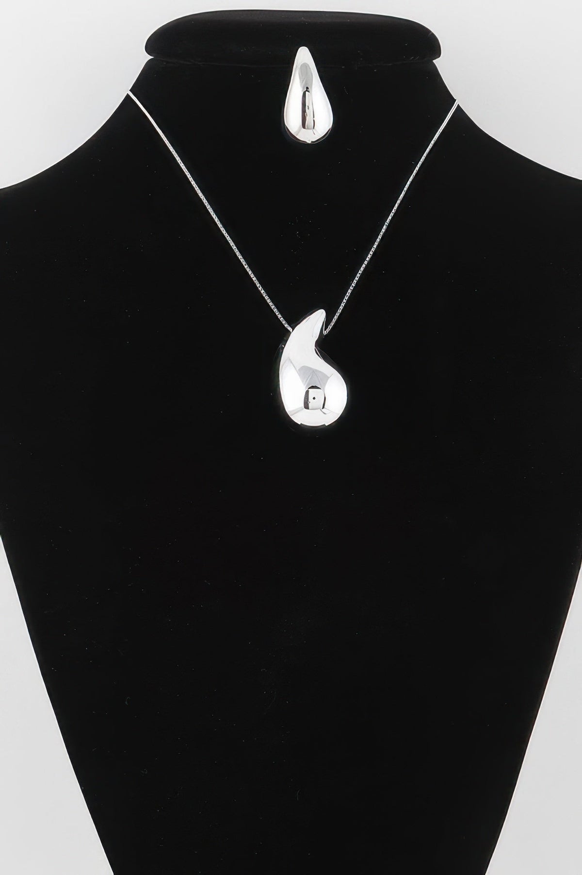 Shiny Teardrop Necklace Set
