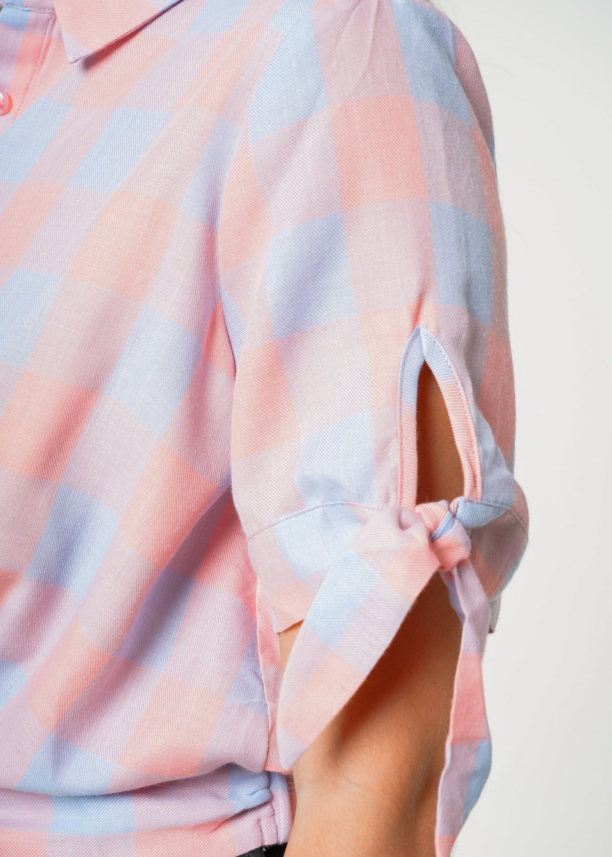 Women's Plaid Twist Hem Crop Top in Bubblegum