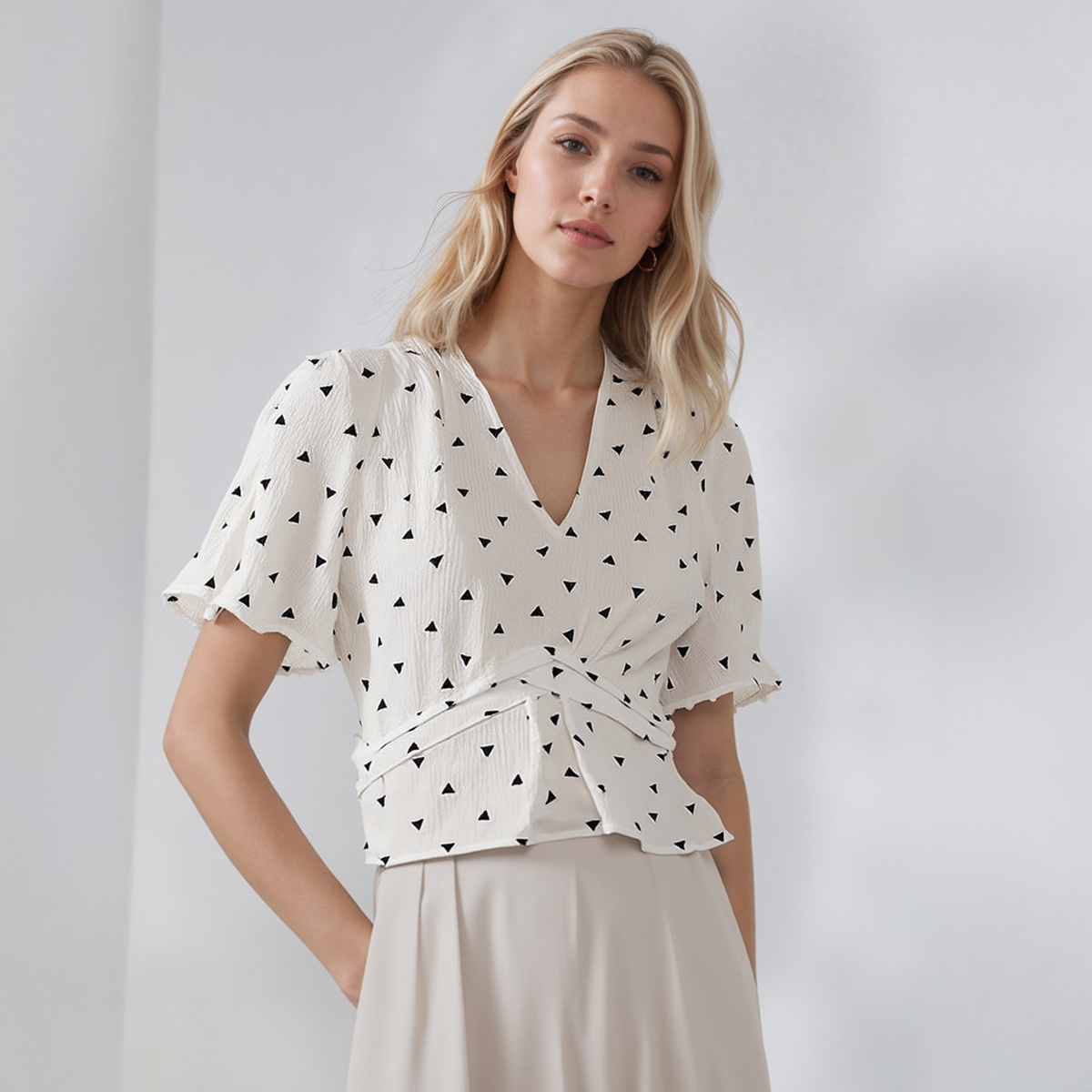 Women's Triangle Print Puff Sleeve Blouse in White triangle