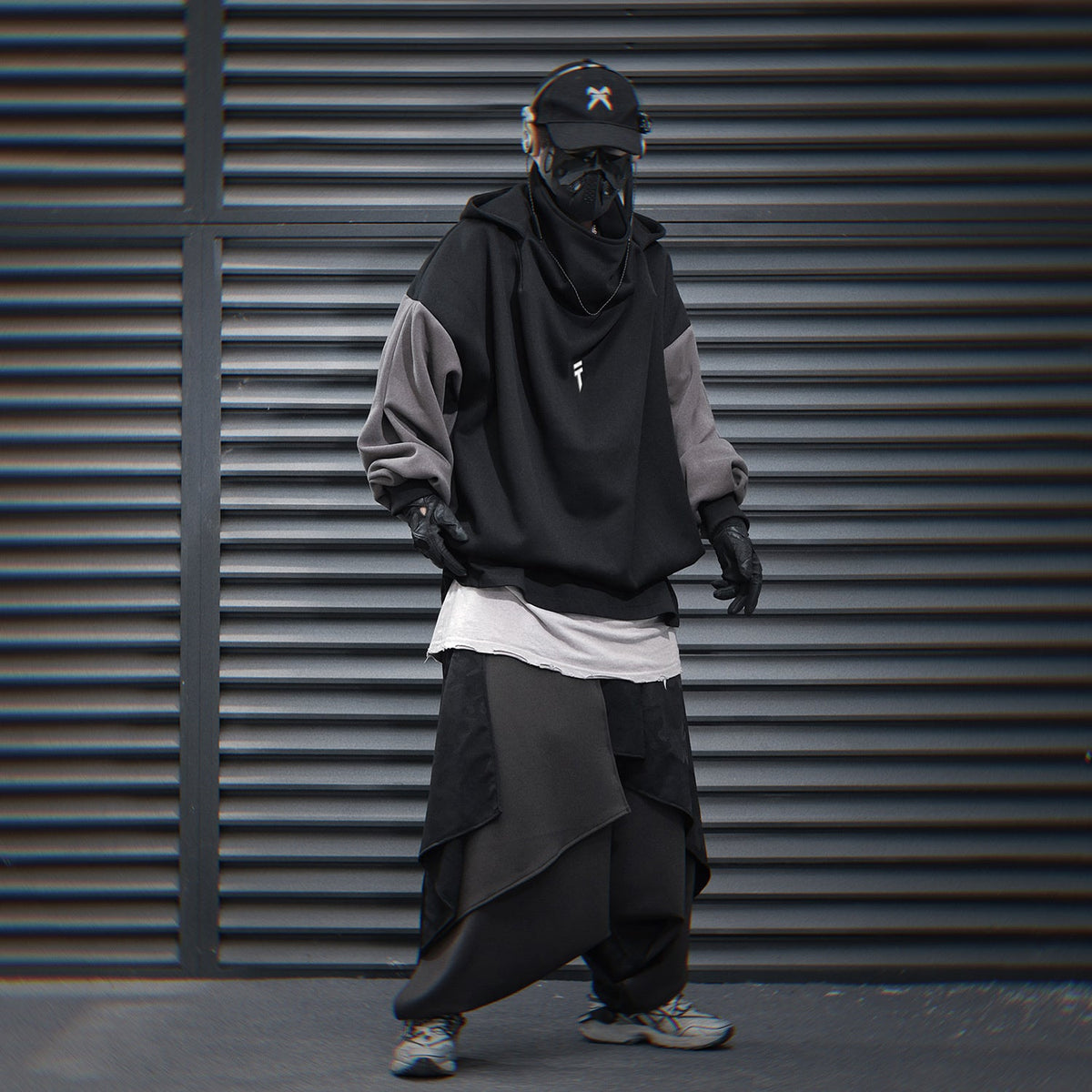 HiH51 Black T-Tech Hoodie