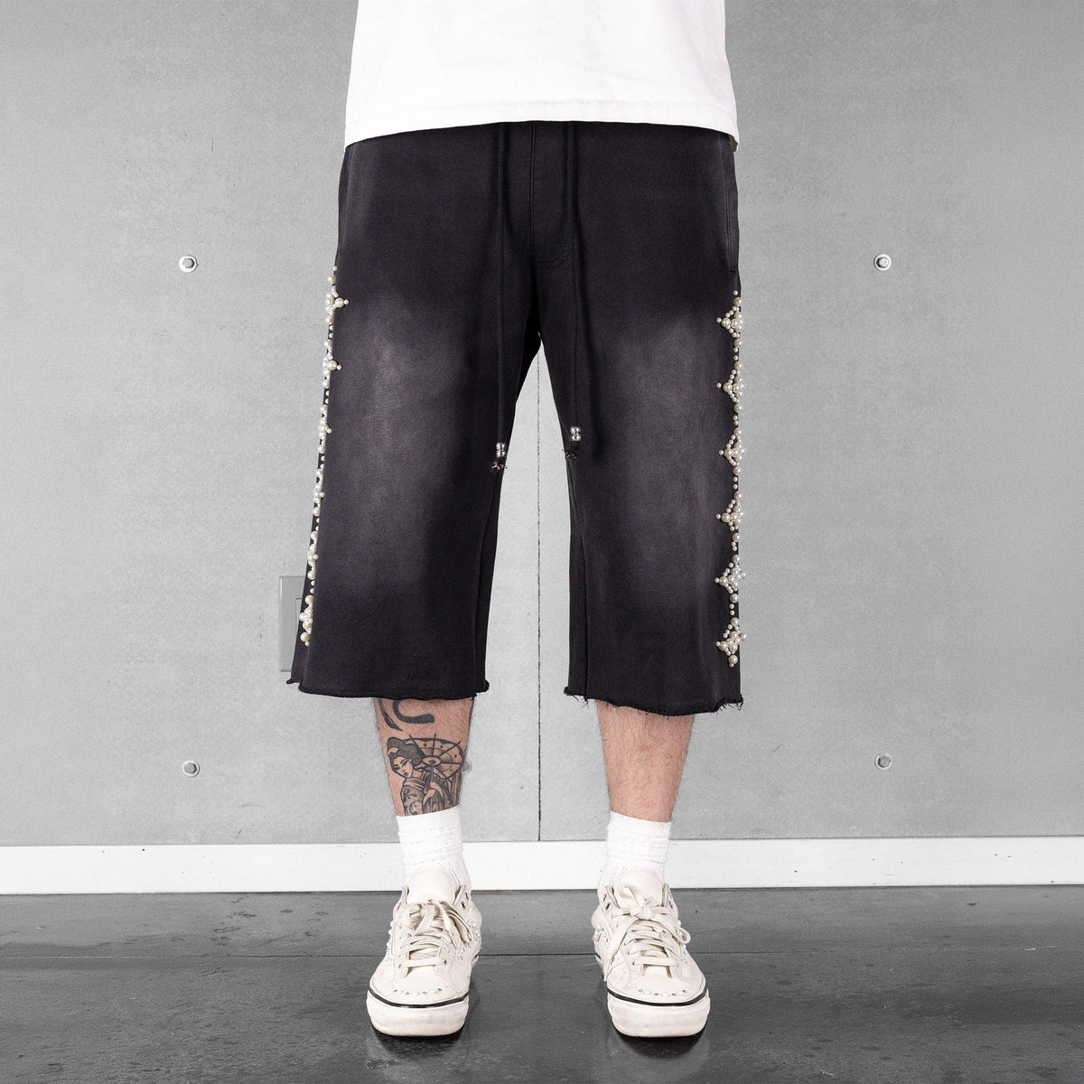 Commons Pearled Star Sweatshort Vintage Black