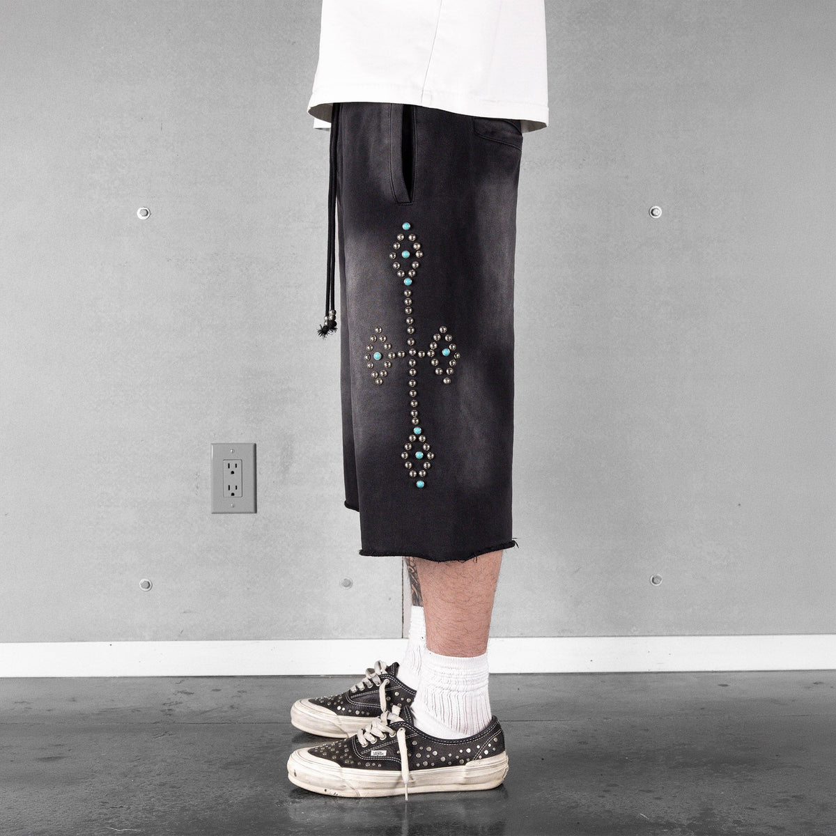 Commons Turquoise Rivet Sweatshort Vintage Black