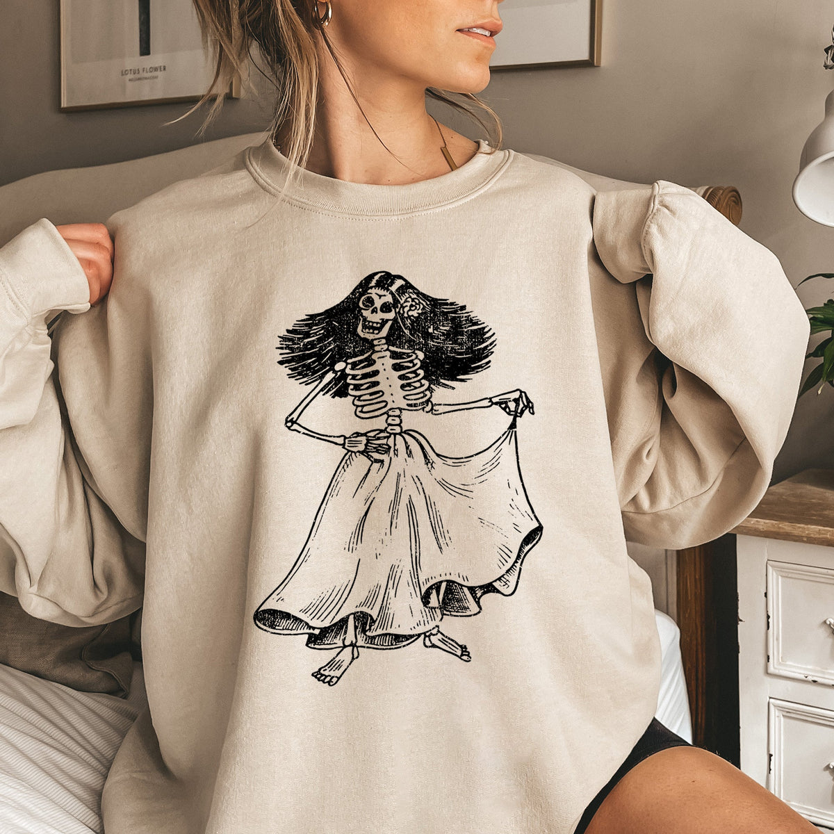 Day Of The Dead Lady Halloween Sugar Skull Floral Celebration Art Design Sweatshirt
