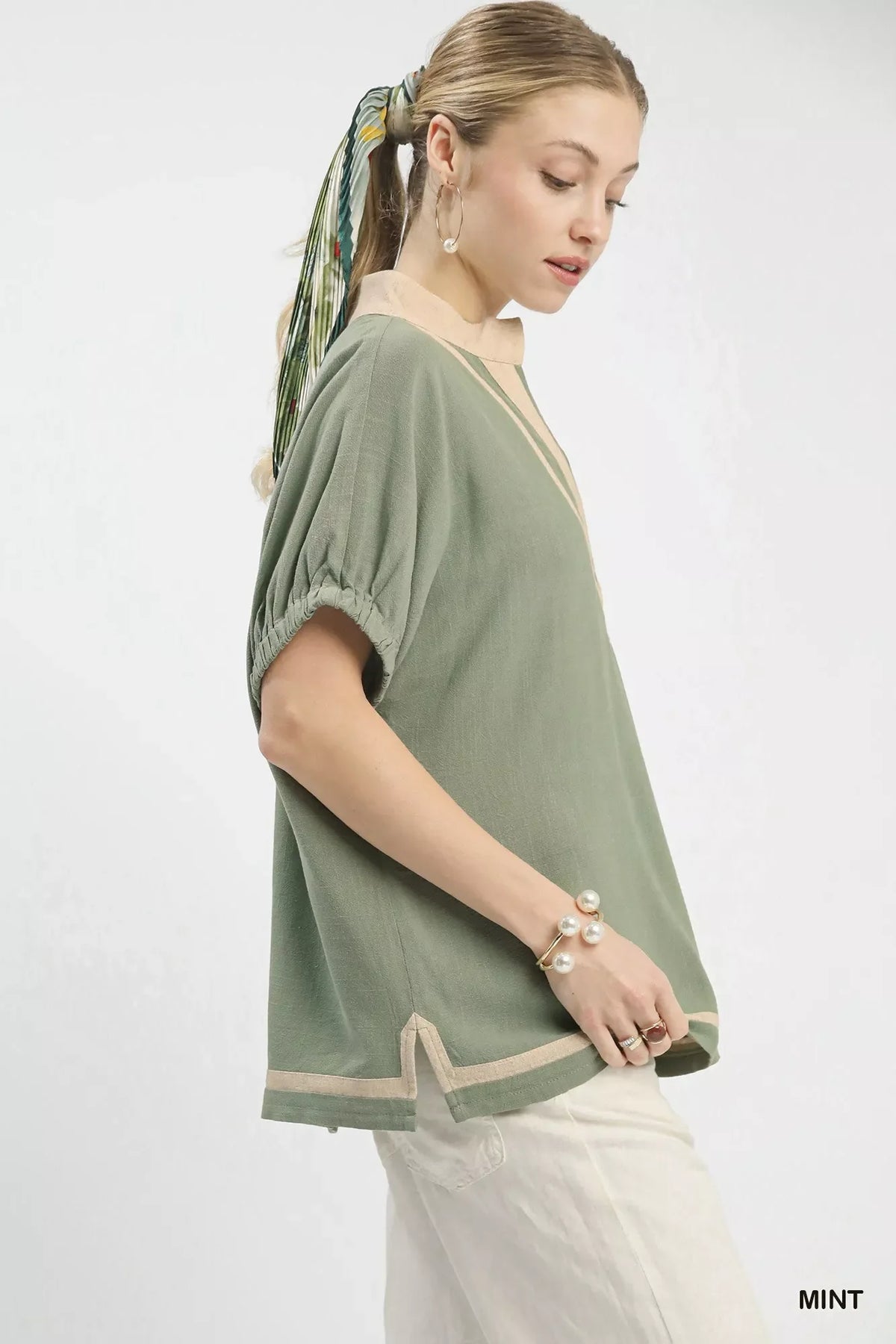 Umgee Linen Contrast Trim V-Neck Blouse