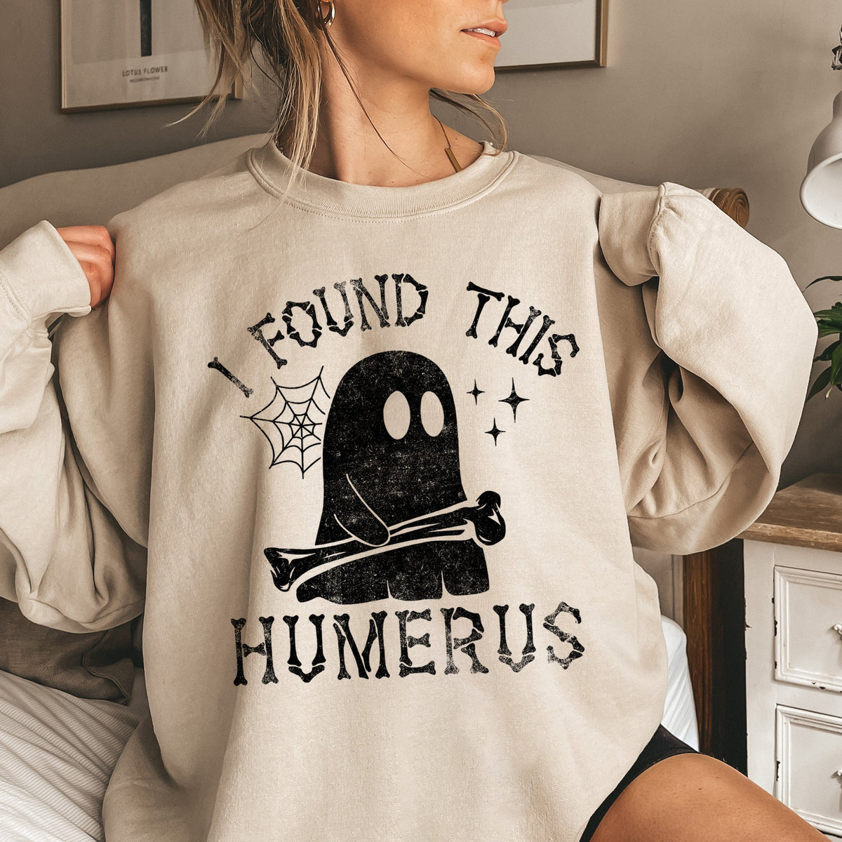 Humerus Ghost Halloween Skeleton Spirit Emblem Vintage Themed Print Haunted Night Artwork Sweatshirt