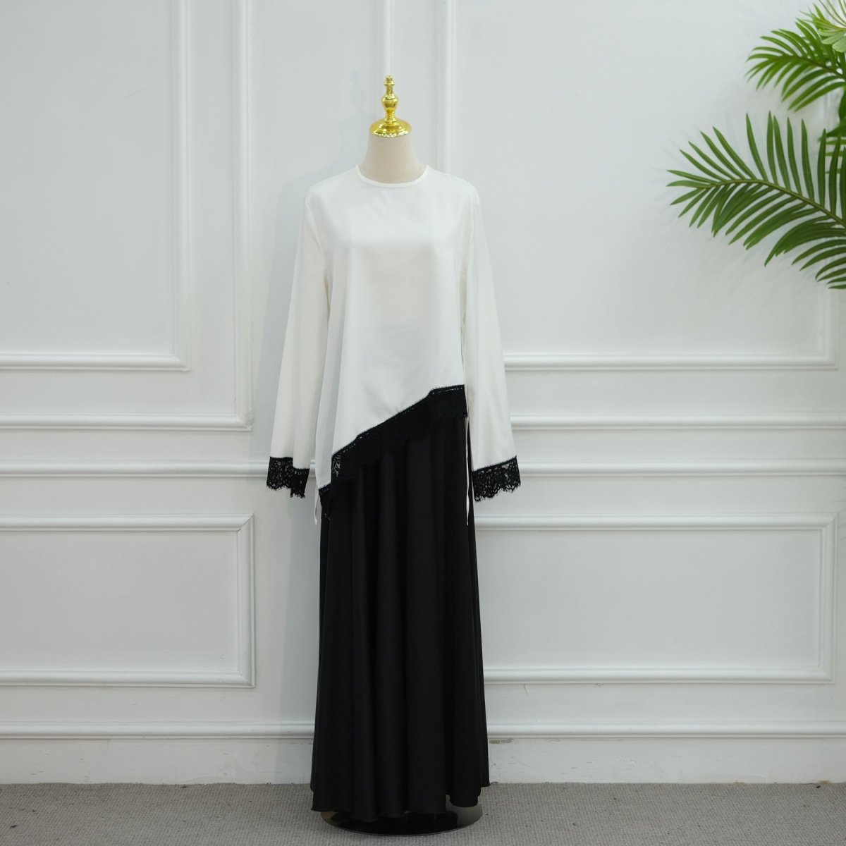 Lace Trim Contrast Panel Satin Top(MS407)