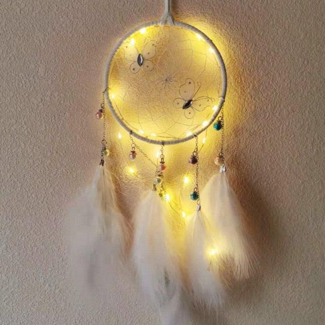 LED Dream Catcher Lamp Flying Wind Chimes Lighting Dream-catcher Handmade Ornaments Traditional Gifts Feather Pendant Romantic Creative Wall Hanging Home Wall Decoration Ornament Craft Native American Style