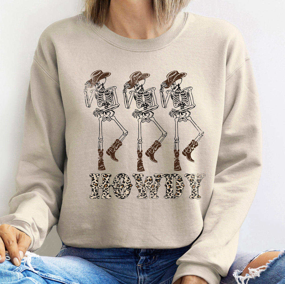 Howdy Leopard Halloween Autumn Leopard Print Graphic Night Scene For Fall Festivities Sweatshirt